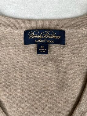 Brooks Brothers Sweater Men XL Tan Saxon Wool V Neck Pullover Soft